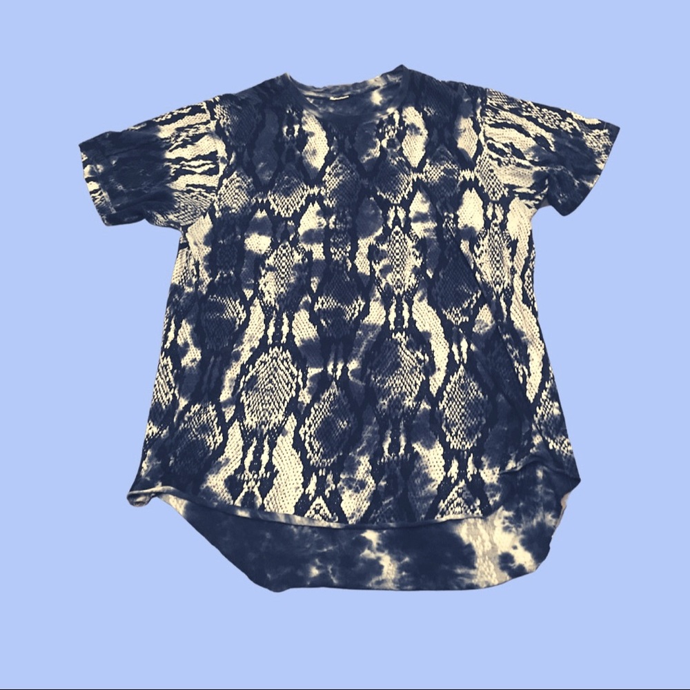 Vintage Blue Python Print T-Shirt: Size XL (24 x 28.5)